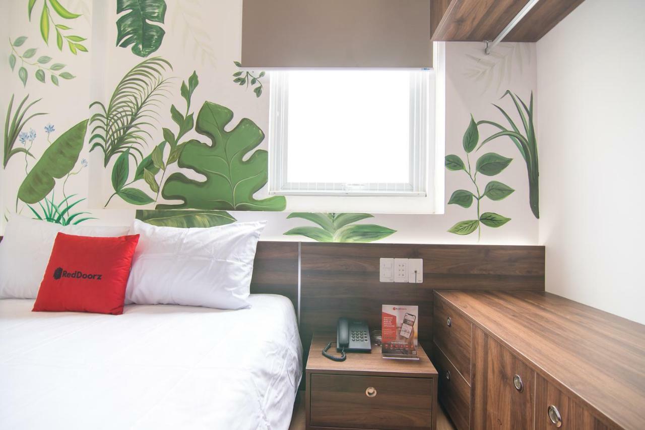 Reddoorz Plus @ Tran Quang Khai Street Хошимин Экстерьер фото
